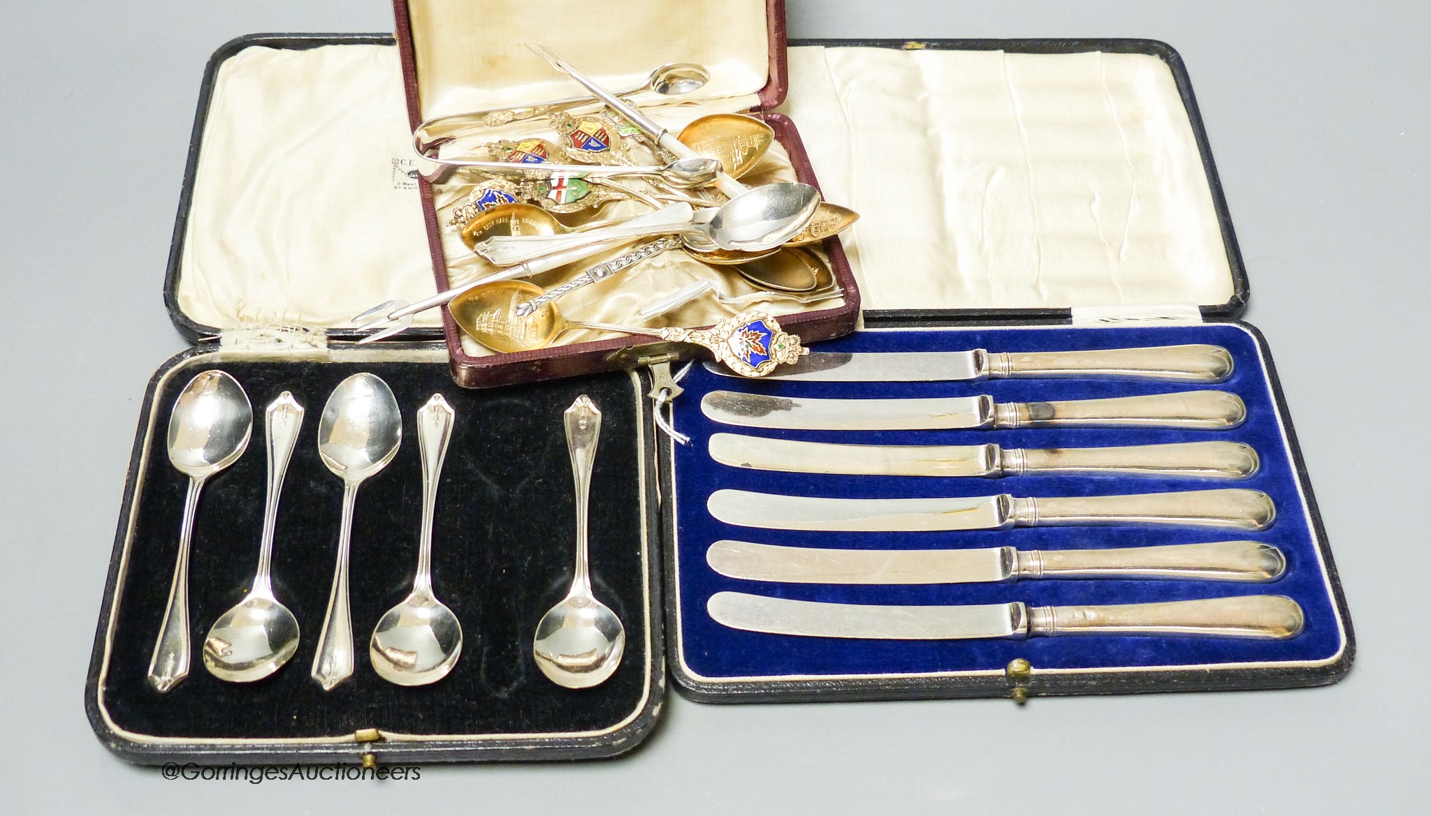 A cased set of 1920's silver teaspoons, a set of silver handled cake knives and sundry small silver etc.